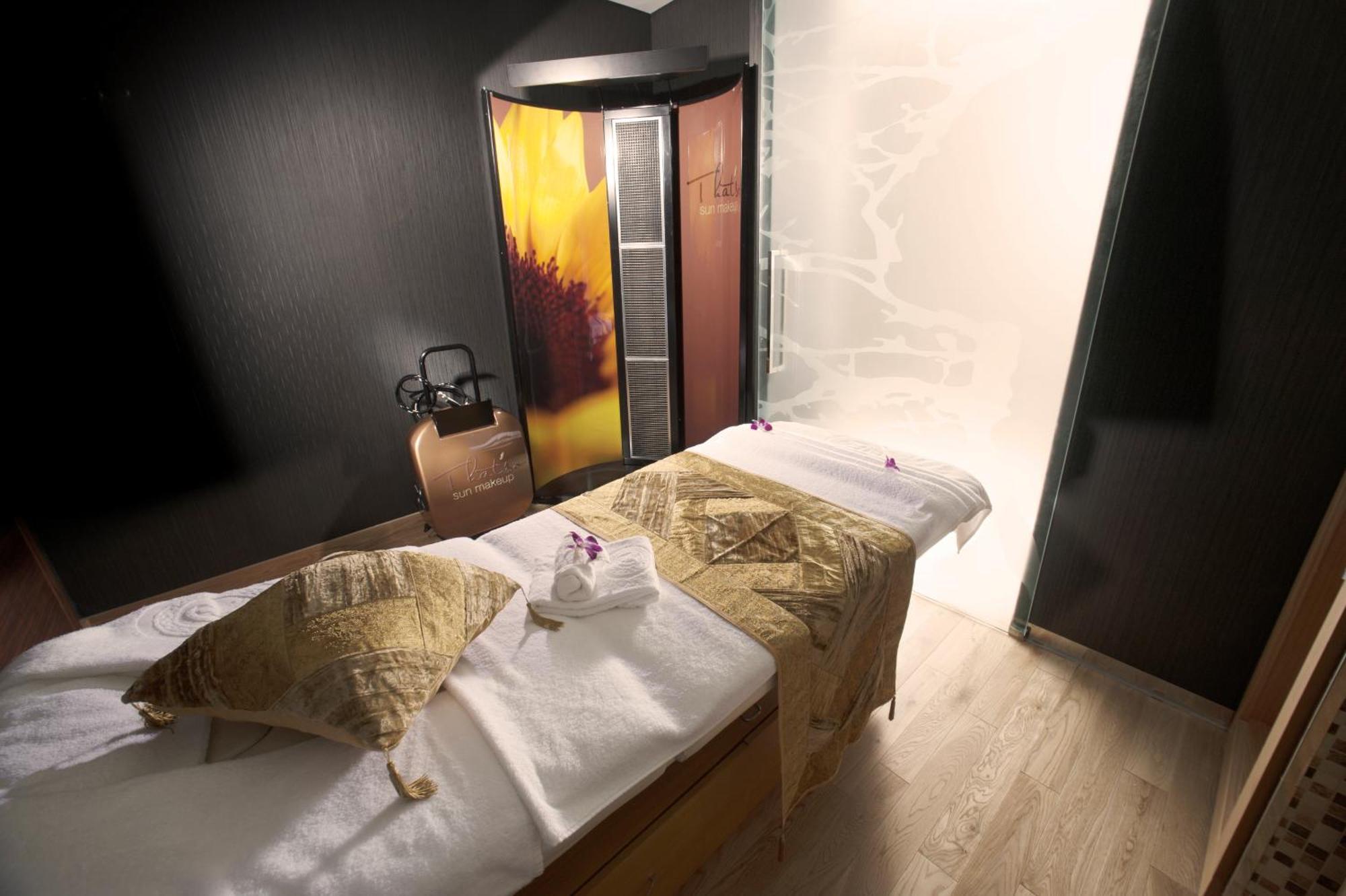 Ramee Grand Hotel And Spa Манама Экстерьер фото A spa treatment room