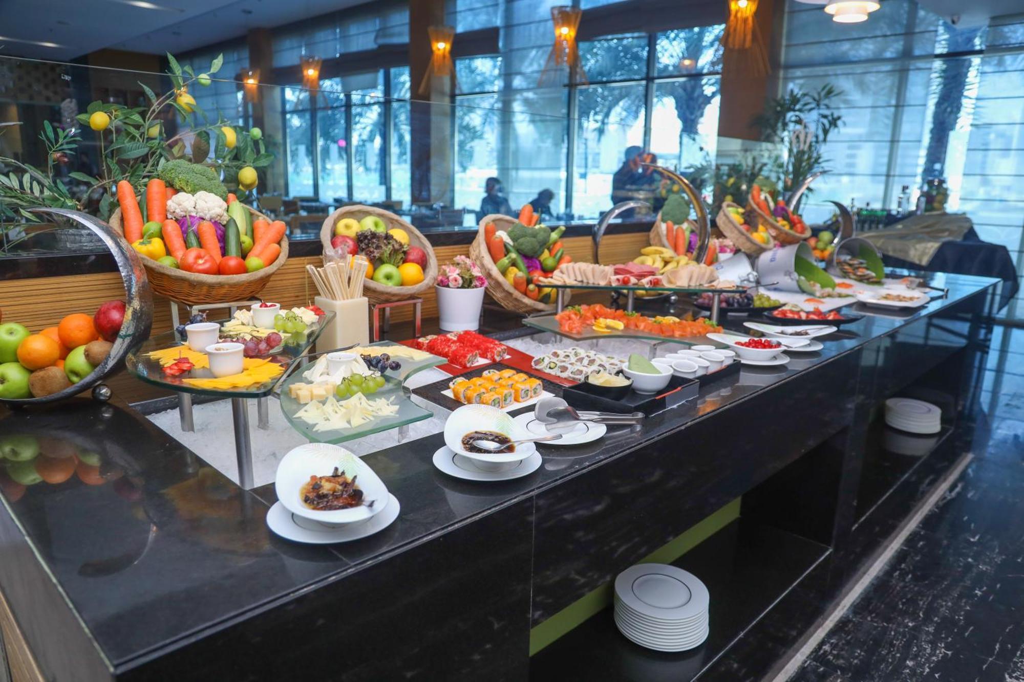 Ramee Grand Hotel And Spa Манама Экстерьер фото A buffet at a hotel