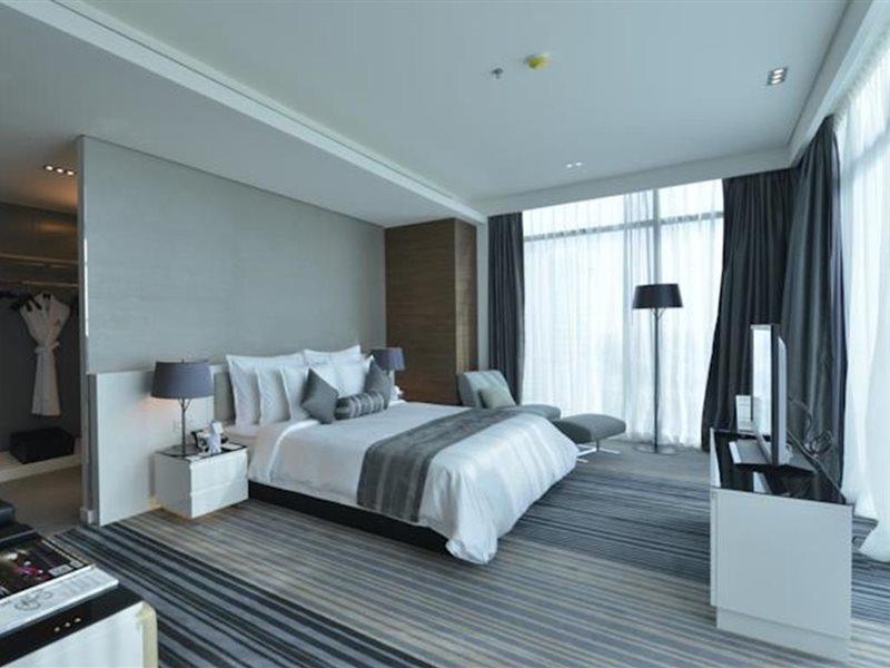 Ramee Grand Hotel And Spa Манама Экстерьер фото A bedroom